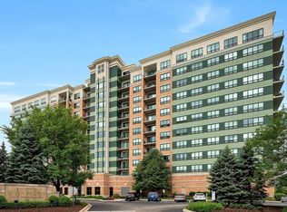 6420 Double Eagle Dr UNIT 402, Woodridge, IL 60517