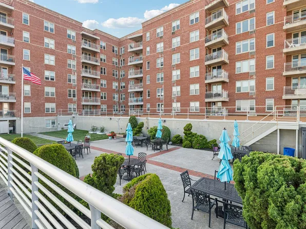 560 W Broadway #1G, Long Beach, NY 11561