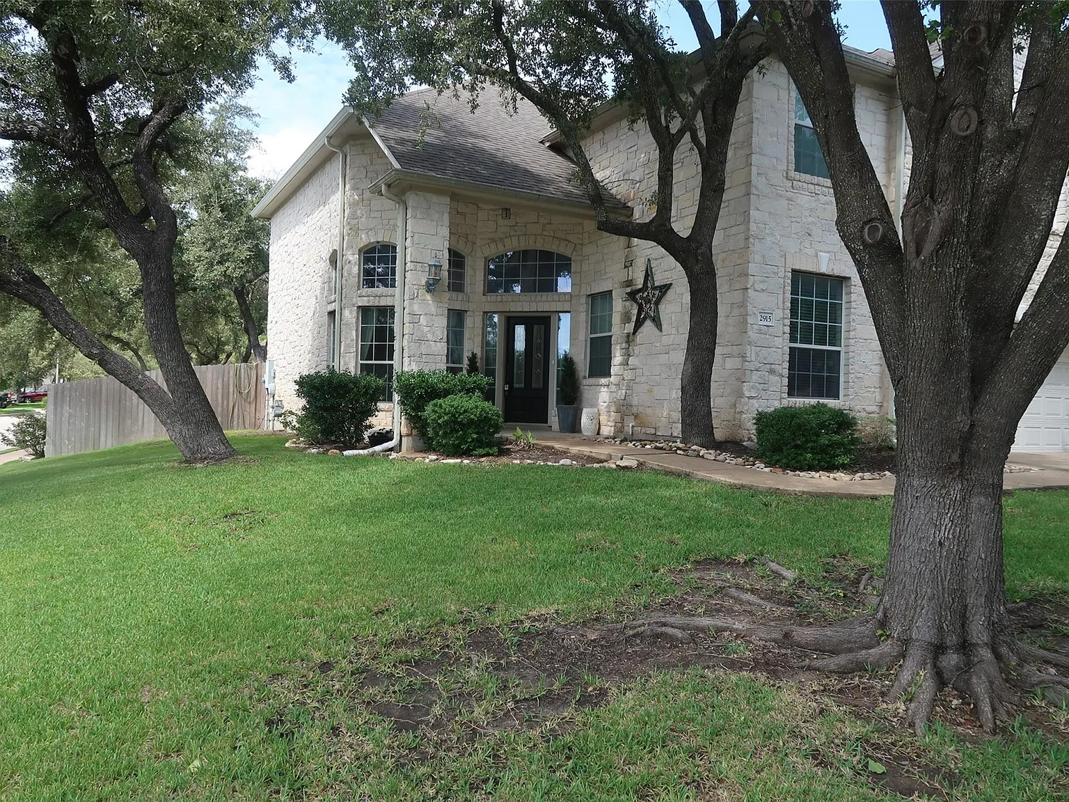 3 bed, 2.5 bath, 2674 sqft, $2,450 — Photo 1