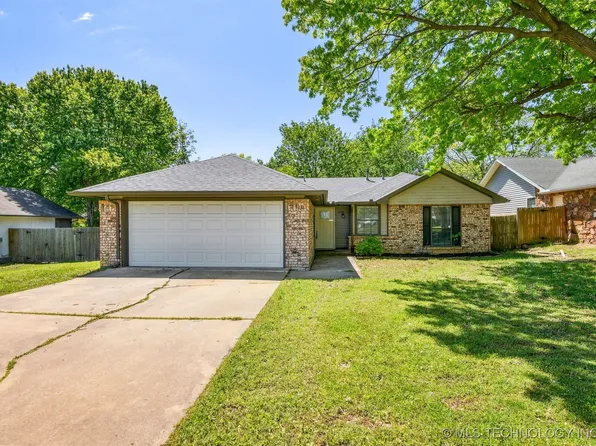 4900 S Juniper Ave E, Broken Arrow, OK 74011