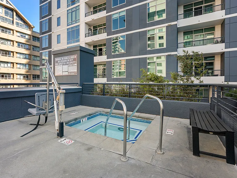 425 W Beech St #601 — Photo 57
