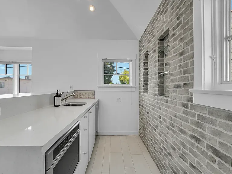 44 Sunset Ave — Photo 48