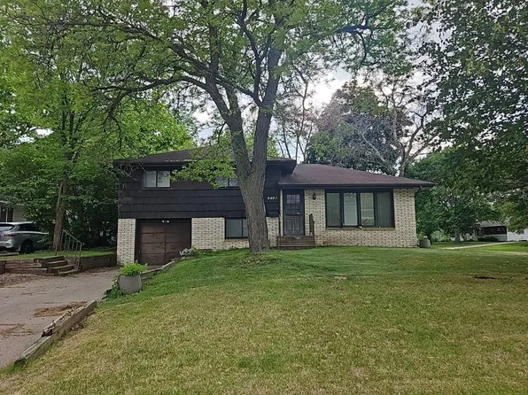 6443 Noble Ave N, Brooklyn Center, MN 55429