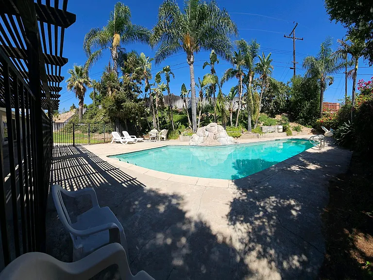 2272 Toluca Dr — Photo 38