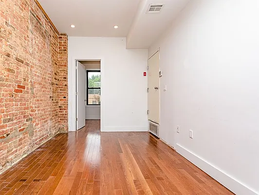 Rented by Brick&Mortar | media 32