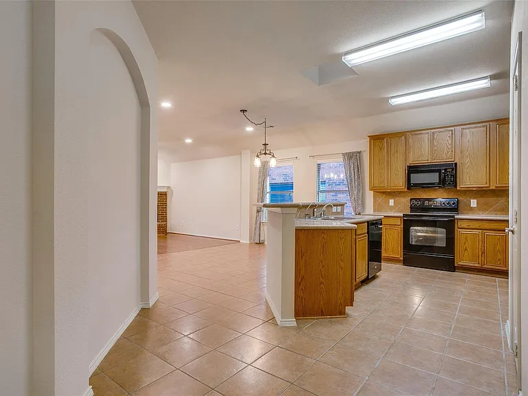 2108 Hayes St — Photo 11
