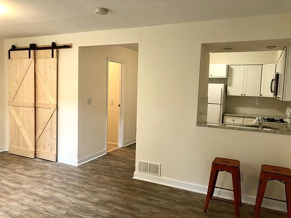2nd image of 364 Monmouth St #B