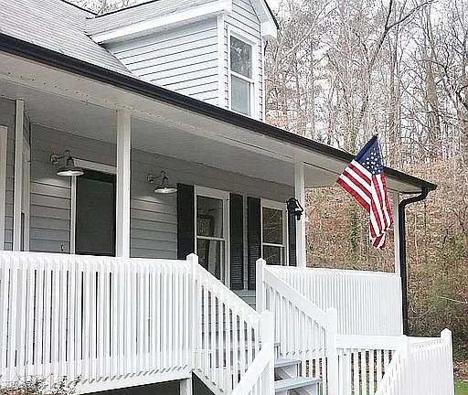 Driveway looking at front 