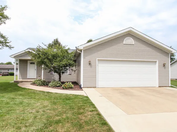 402 Wilson Ave, Le Roy, IL 61752