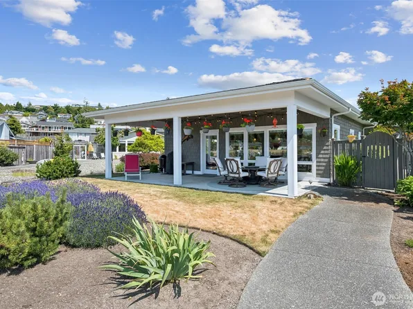 2204 Dover Drive, Anacortes, WA 98221