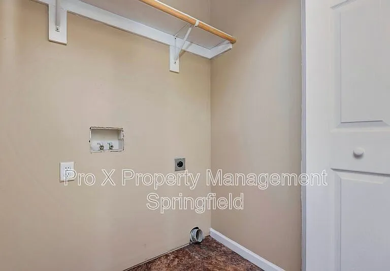 652 N Belview Ave #B — Photo 13