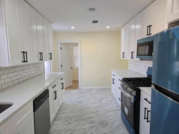 421 N Macquesten Pkwy FLOOR 2