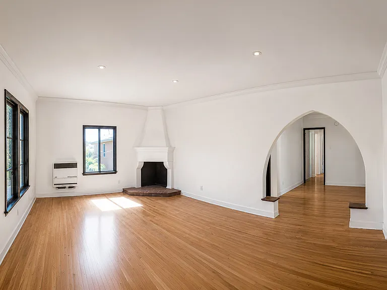 2075 E. 3rd St — Photo 11