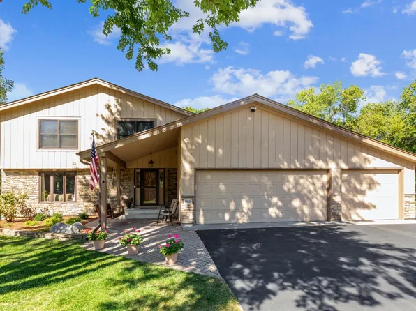 9818 Squire Ln, Eden Prairie, MN 55347