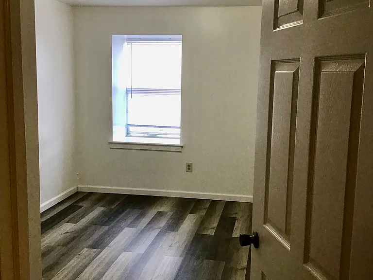 3 River St #8 — Photo 4