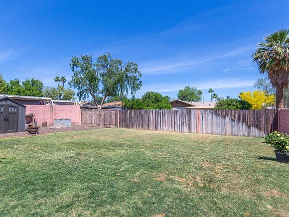 5th image of 2334 E Poinsettia Dr