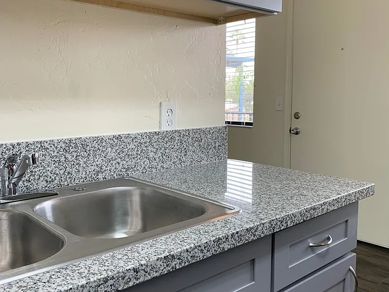 3700 N Fairview Ave — Photo 3