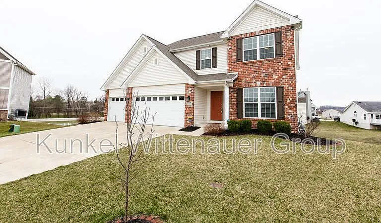 2724 Ambridge Dr — Photo 3