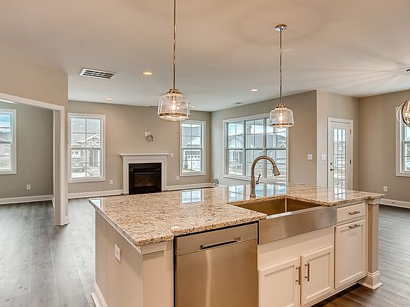 3rd image of 501 Lavender Ln