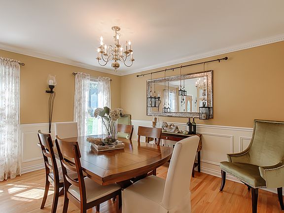3rd image of 16 Edsall Dr