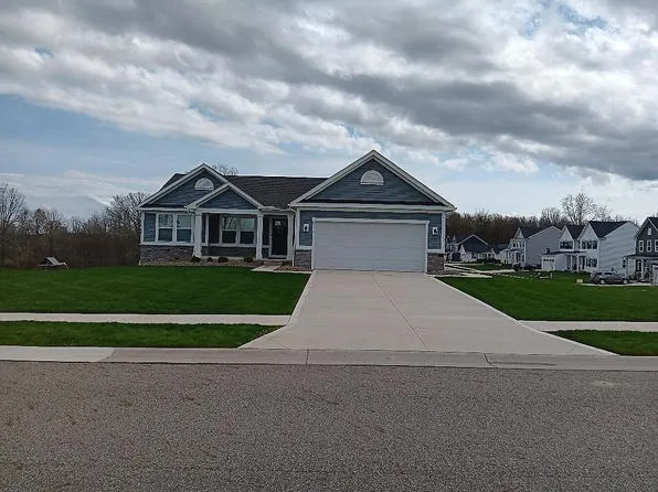 2316 Monaco St NW, Uniontown, OH 44685