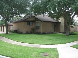 626 Woodlake Cir, Sugar Land, TX 77498