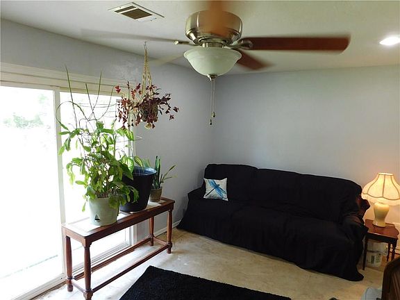 5th image of 700 Glenwood Dr