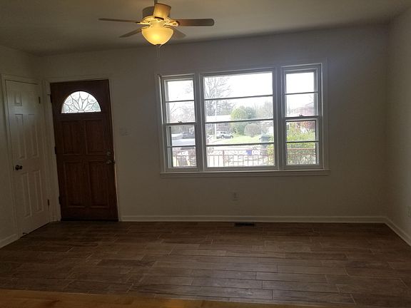 4th image of 1956 Greenleaf Dr #House