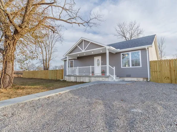 880 East St, Lebanon, MO 65536