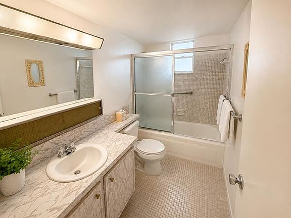 5th image of 2668 Garden Drive N #311