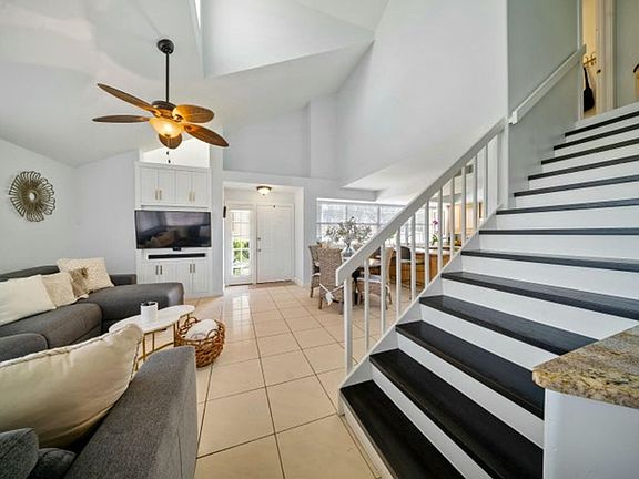 4th image of 8104 Oakton Ct