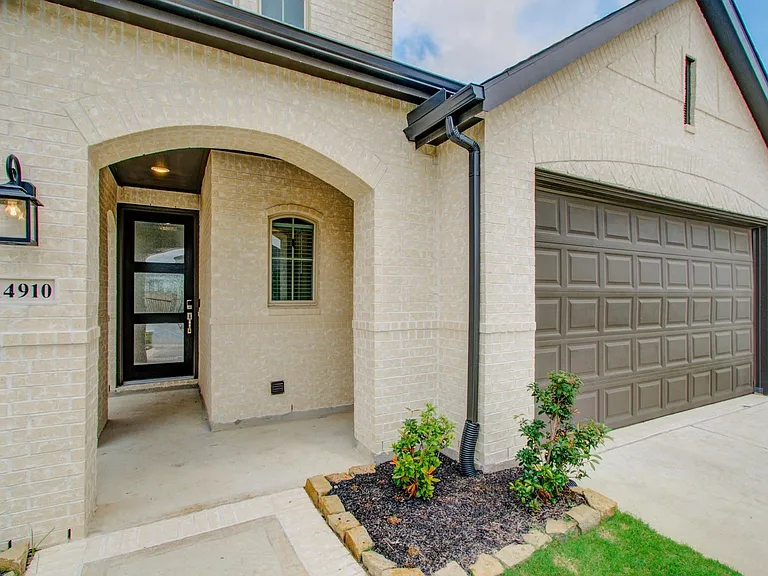 14910 Mossycup Spur Way — Photo 3