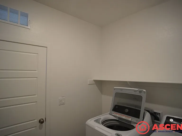 3316 Laurel Hill Ln — Photo 18