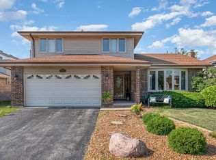 8712 Carriage Ln, Tinley Park, IL 60487