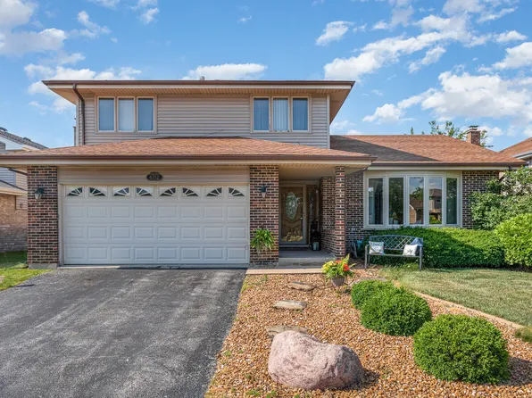 8712 Carriage Ln, Tinley Park, IL 60487