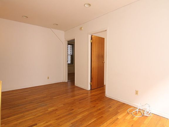 5th image of 311 W 95th St APT 1A