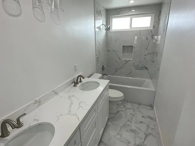 4762 W 137th St #C — Photo 2