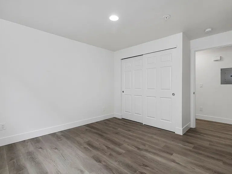 1022 N 192nd St — Photo 35