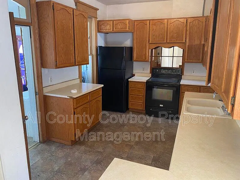 3 bed, 2.0 bath, 1685 sqft, $1,800 — Photo 3