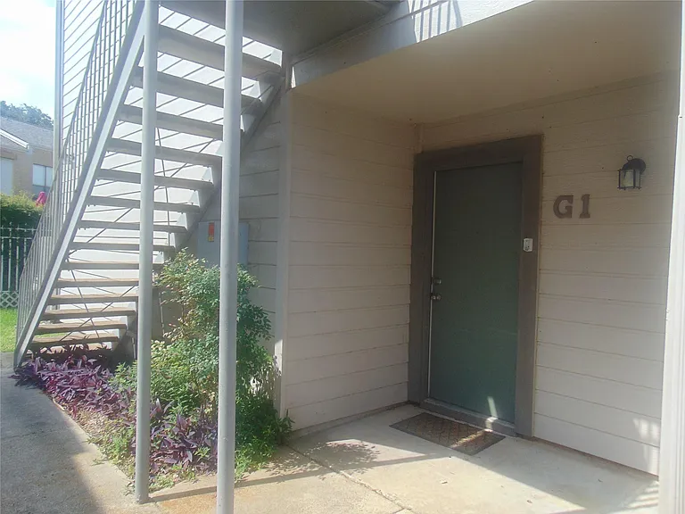 3220 69th St #G1 — Photo 39