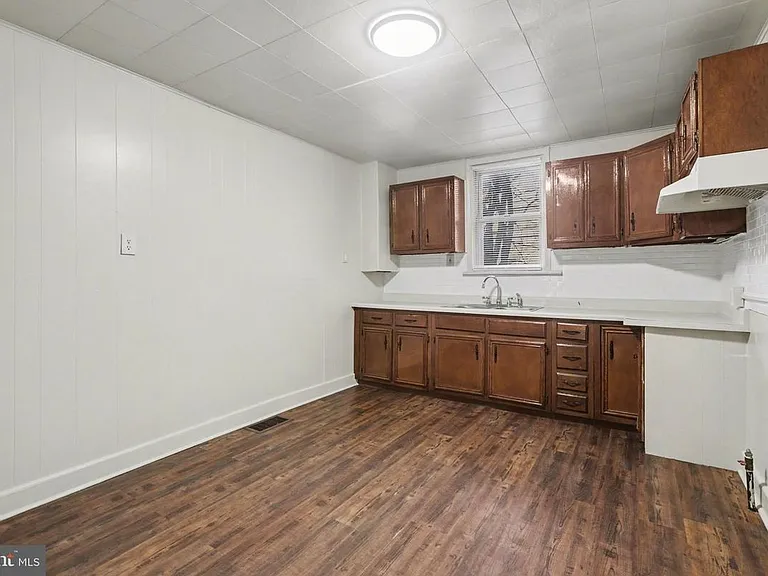 335 Poplar St — Photo 6