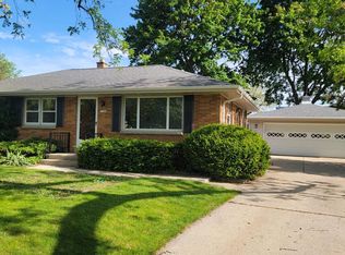 11626 W Woodside Dr, Hales Corners, WI 53130