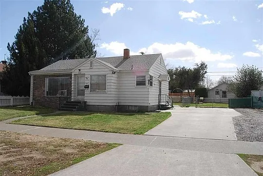 916 W Park St photo 1