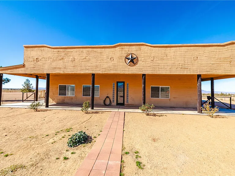 10563 N Garrett Dr — Photo 2