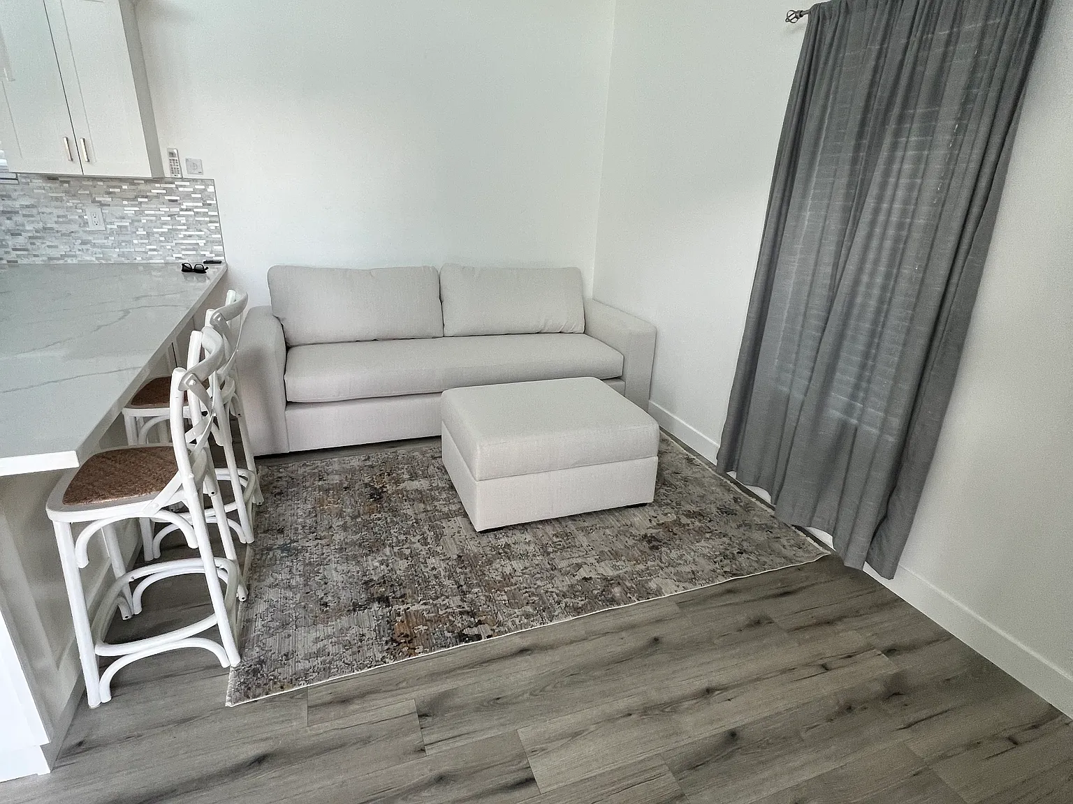 Studio, 600 sqft, $2,300 — Photo 3