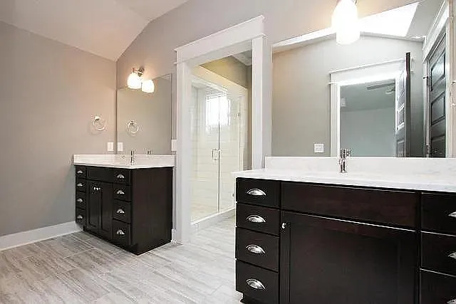 1607B Douglas Ave — Photo 5