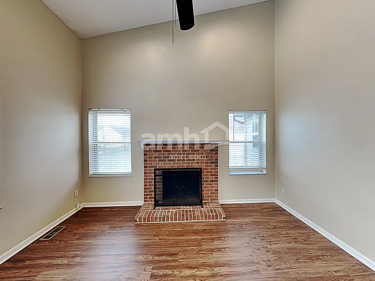 8789 Linick Dr — Photo 6