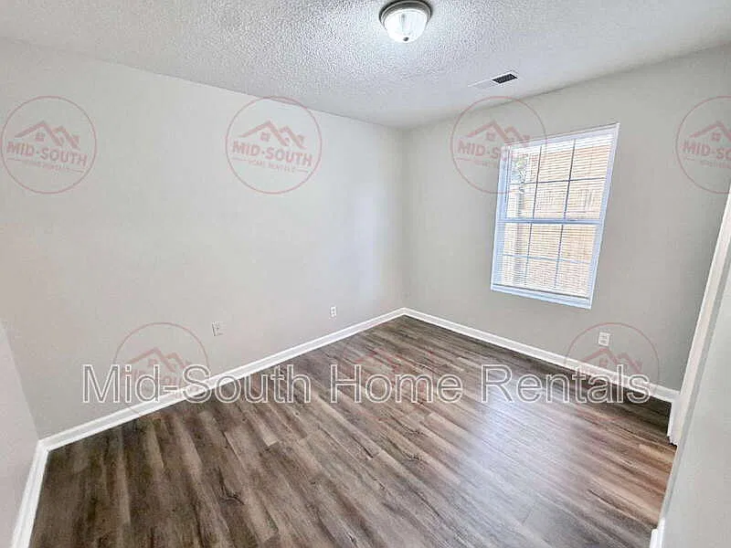 3 bed, 2.0 bath, 1260 sqft, $1,295 — Photo 4