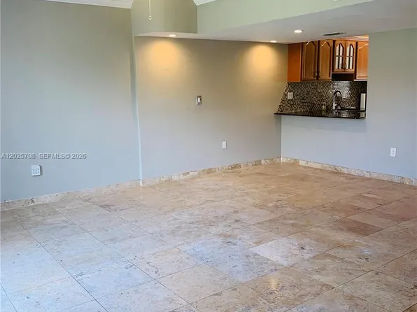 1651 NE 115th St APT 21C, Miami, FL 33181