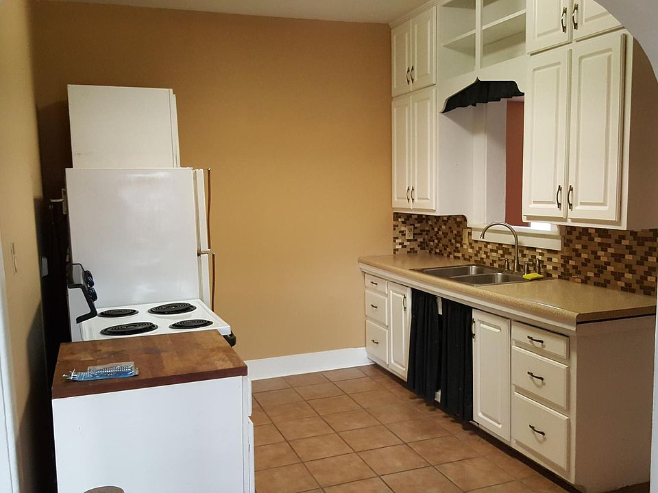 2nd image of 115 SE 5th St